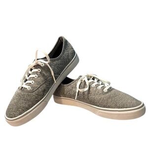 NWOT-Fila Women’s Low-Top Canvas Sneakers w/ a Quilted Pattern-Grey & White